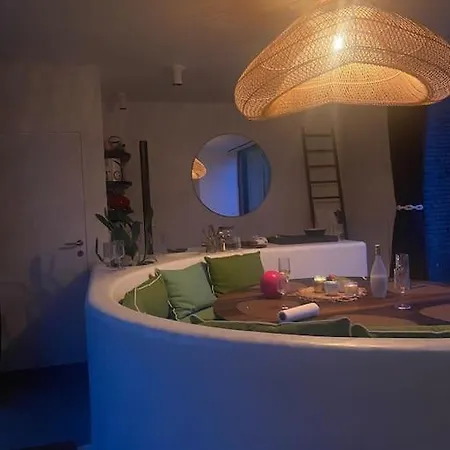 Hébergement de vacances Duinenhuisje, Poolhouse Met Prive Zwembad En Buitendouche Coxyde